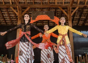 Belajar Tari GAMBYONG PARIANOM